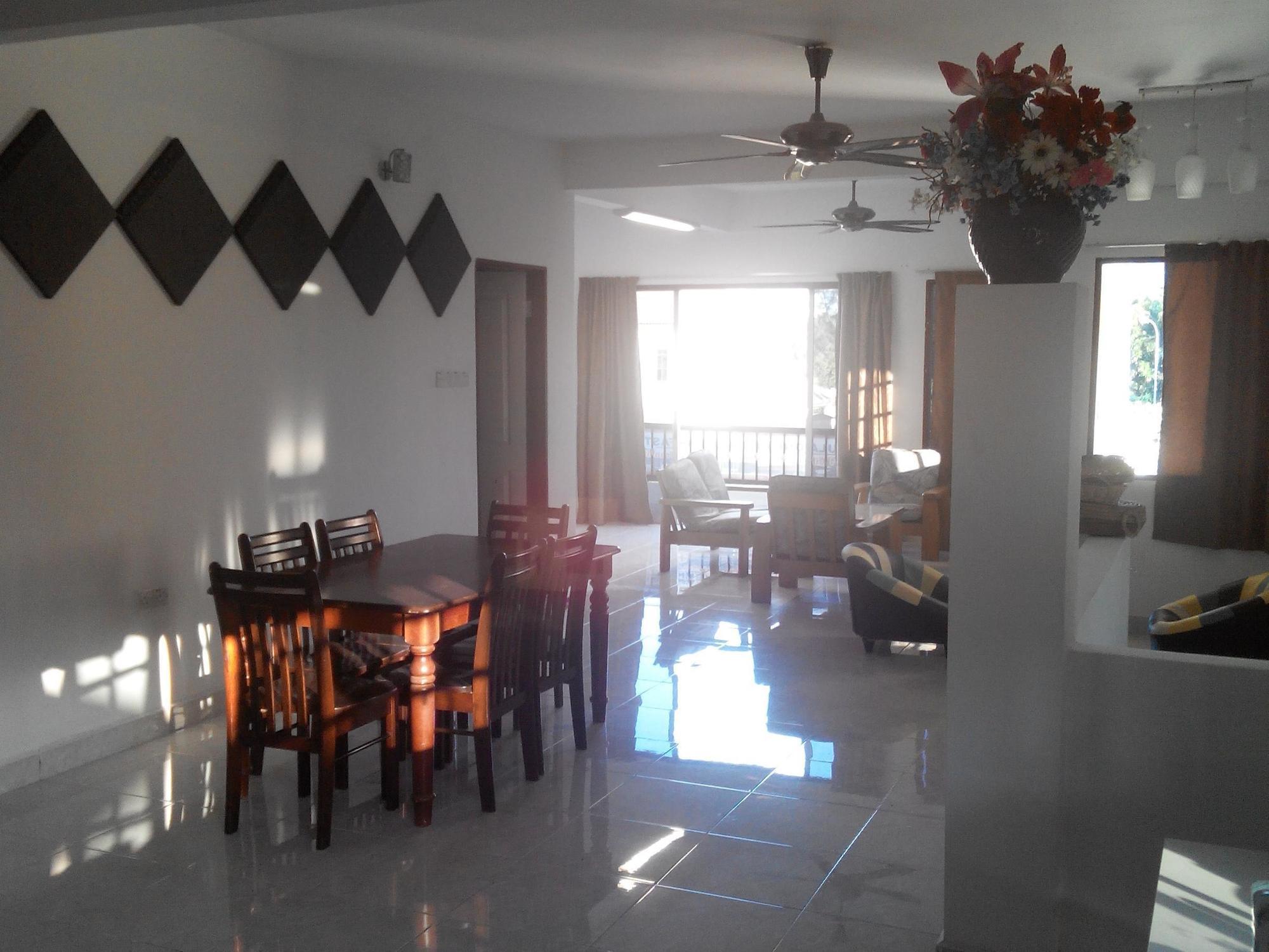 Formula One Bed And Breakfast F1 Sepang Klia Klia2 Kuala Lumpur International Airport Transit Nilai Dış mekan fotoğraf